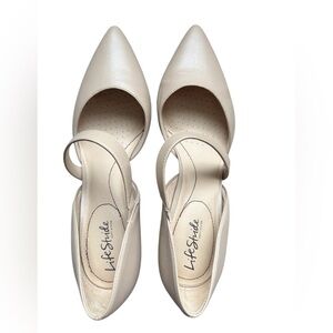 Life Stride Women's nude Heels